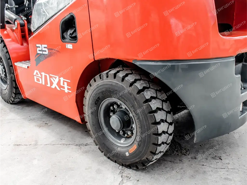 HELI CPCD25 (Isuzu)