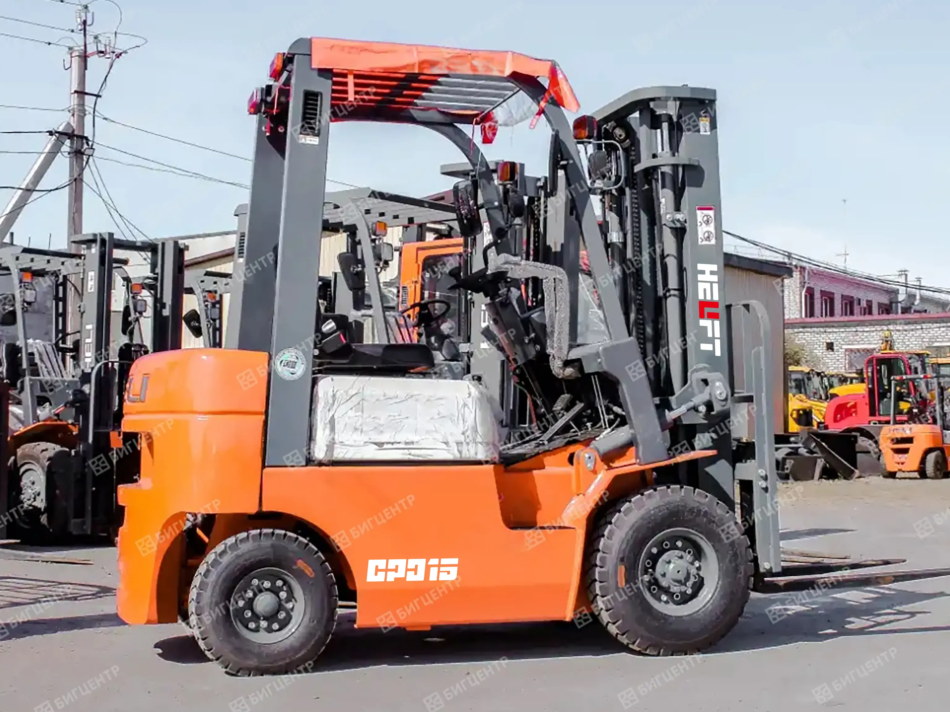 Вилочный погрузчик HELIFT CPD15