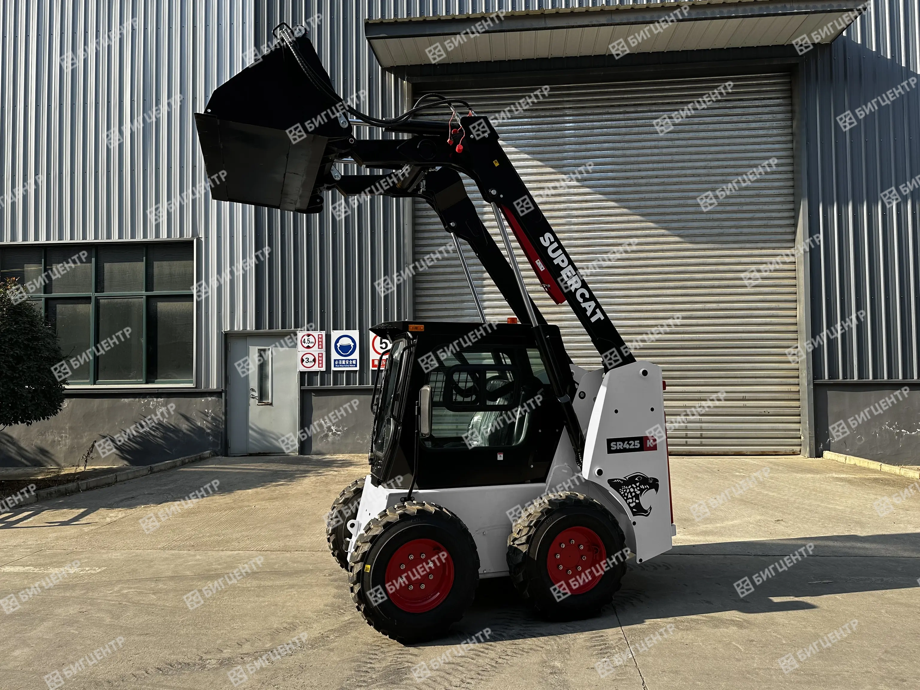Колесный мини-погрузчик SUPERCAT SR425K