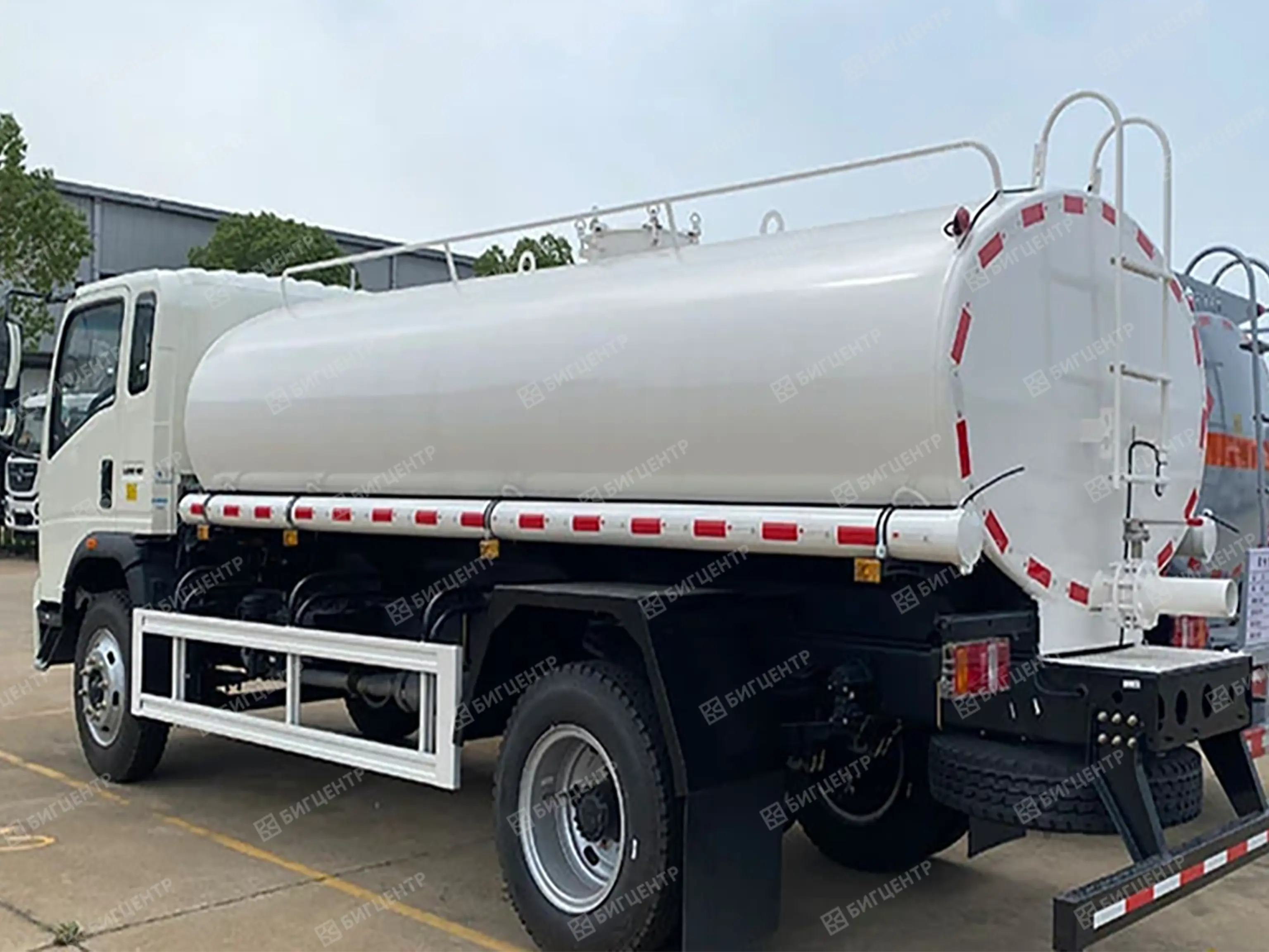 Пищевая Цистерна ISUZU ELF 4х2 3м³