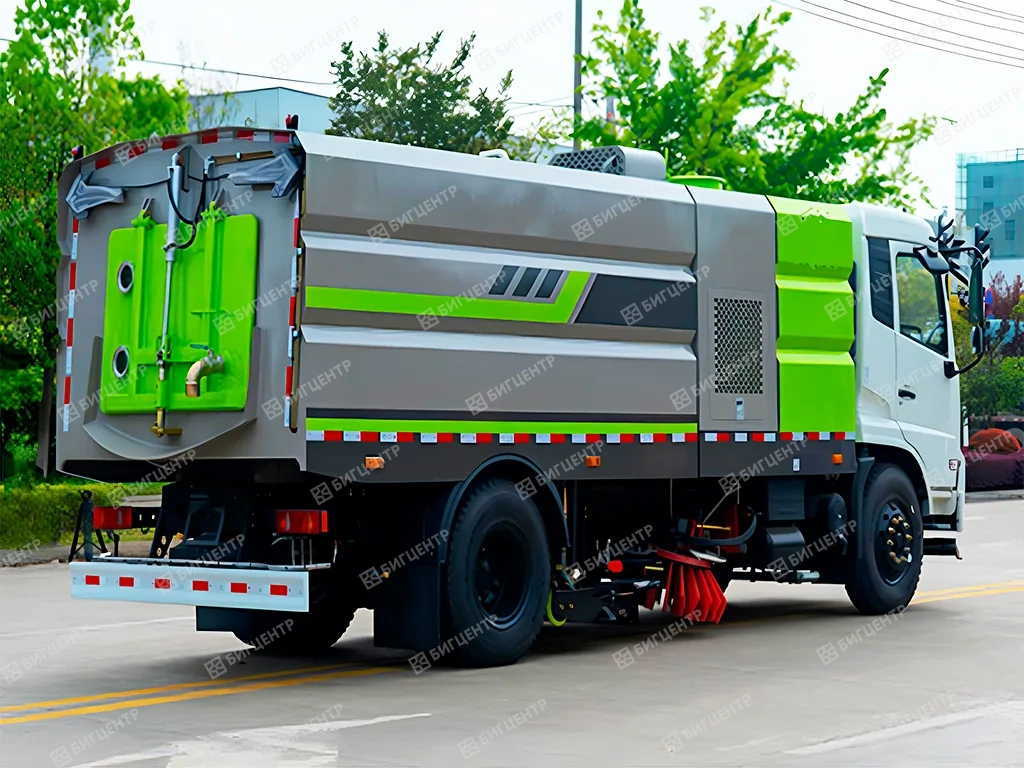 Подметально-уборочная машина ISUZU GIGA