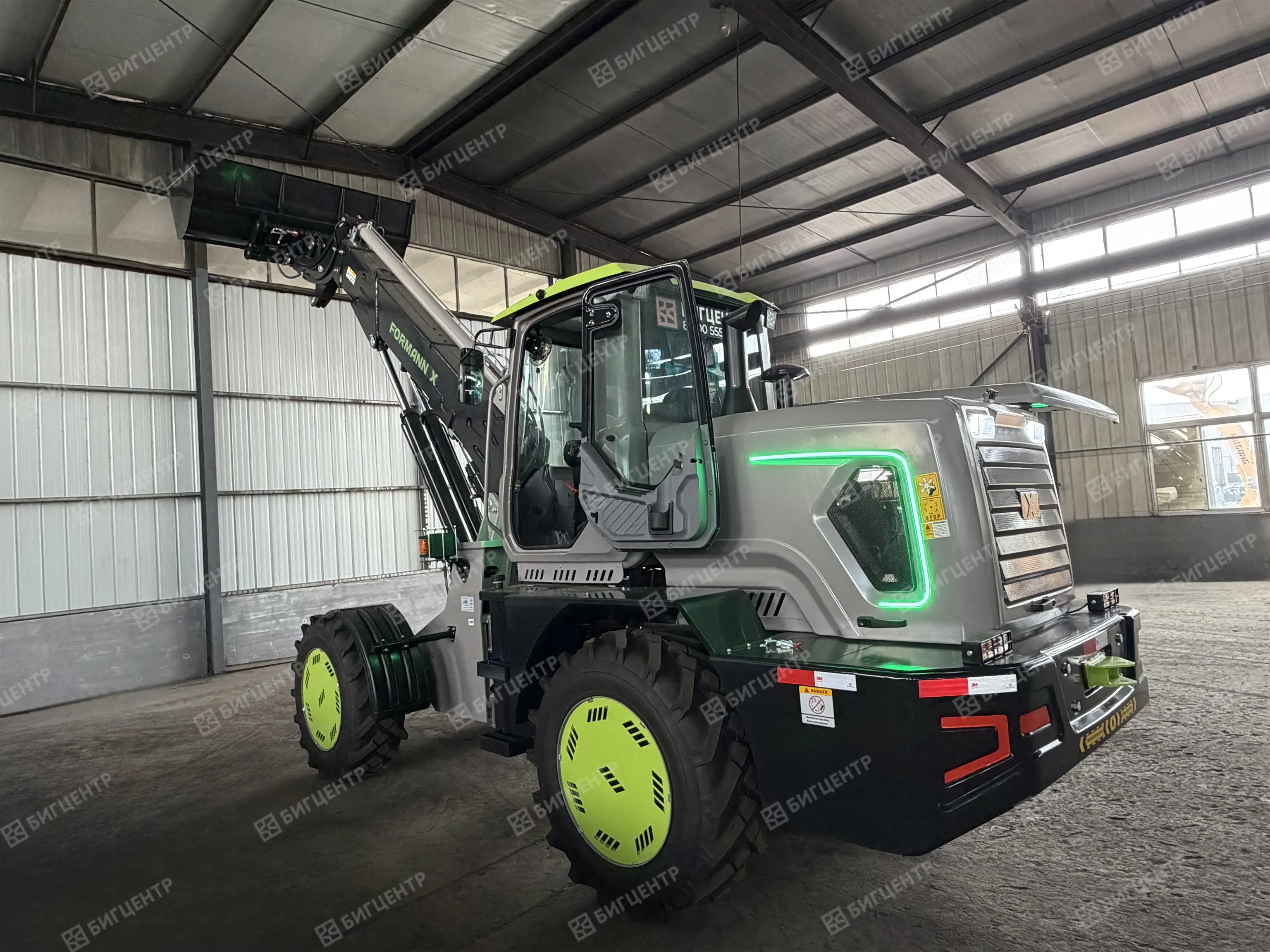 Фронтальный погрузчик с телескопической стрелой FORMANN XT3