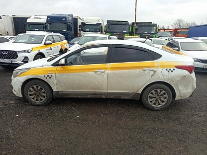 Легковой авто Hyundai Solaris 5851 - (АЛ)