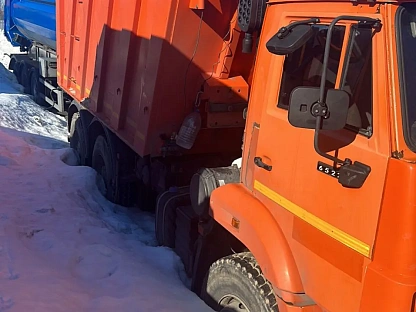 Самосвал КАМАЗ 6520-53 000008049 - (АЛ)