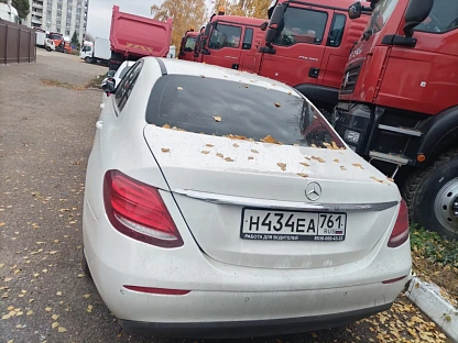 Легковой авто Mercedes-Benz E седан 4366 - (АЛ)