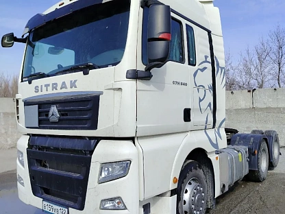 Тягач седельный Sitrak ZZ4256V363HE1B 000007772 - (АЛ)
