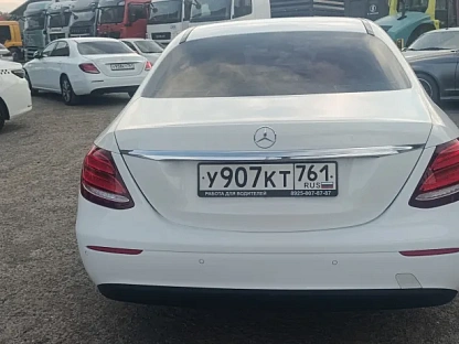 Легковой авто Mercedes-Benz E седан 4782 - (АЛ)