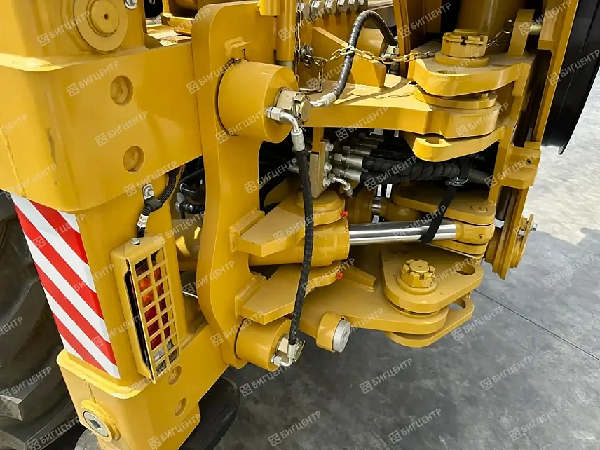 Экскаватор-погрузчик SHANMON 388H-III Carraro