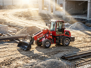 Фронтальный погрузчик с телескопической стрелой RMX TL782E