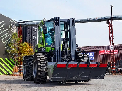 Фронтальный погрузчик с вилами FORWARD TE650FR-III 