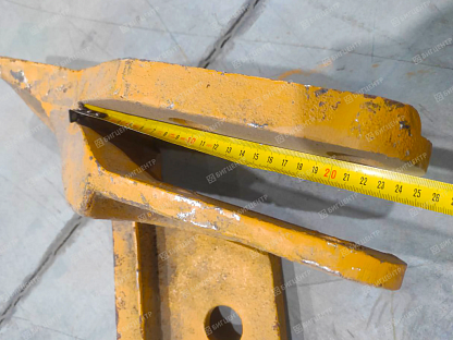 Зуб ковша боковой правый SDLG LG968/LG969