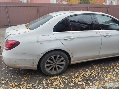 Легковой авто Mercedes-Benz E седан 4366 - (АЛ)