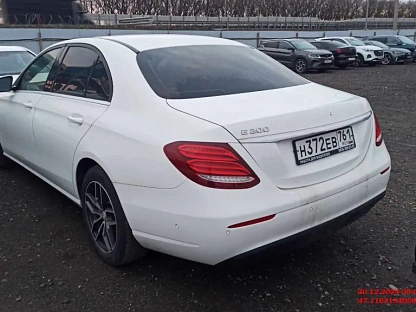 Легковой авто Mercedes-Benz E седан 5654 - (АЛ)