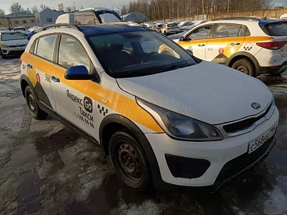 Легковой авто KIA Rio X-Line 6736 - (АЛ)