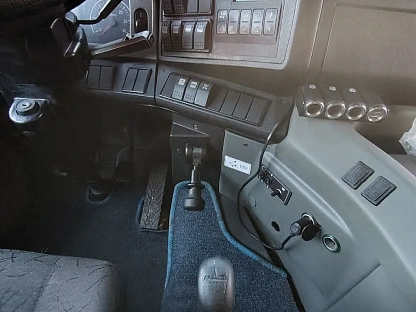 Тягач седельный МАЗ 643028-570-020 000007906 - (АЛ)