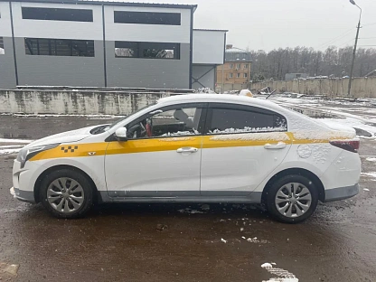 Легковой авто KIA Rio 5657 - (АЛ)