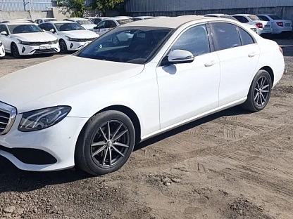 Легковой авто Mercedes-Benz E седан 4521 - (АЛ)