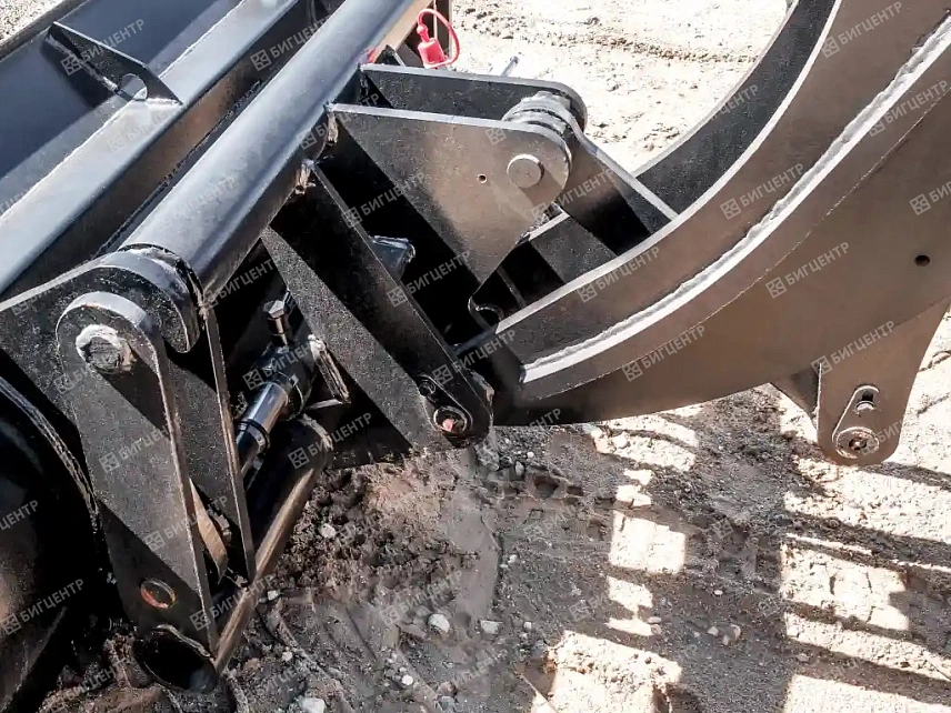 Фронтальный погрузчик с телескопической стрелой RMX TL782E