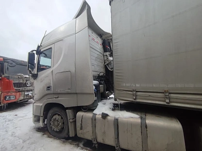 Тягач седельный DongFeng DFH4180 000007722 - (АЛ)