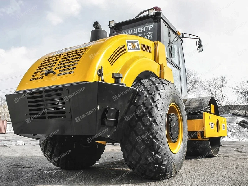 Одновальцовый вибрационный каток RMX SR214EH