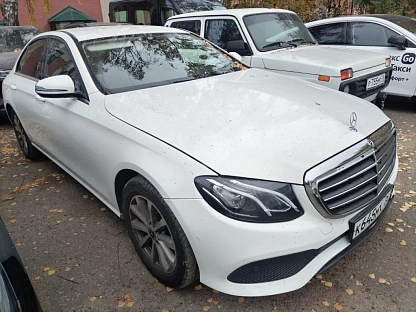 Легковой авто Mercedes-Benz E седан 4838 - (АЛ)