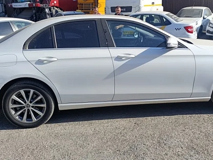 Легковой авто Mercedes-Benz E седан 5421 - (АЛ)