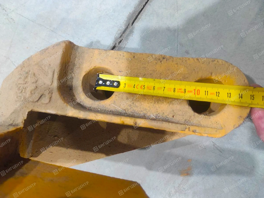 Зуб ковша боковой правый SDLG LG968/LG969