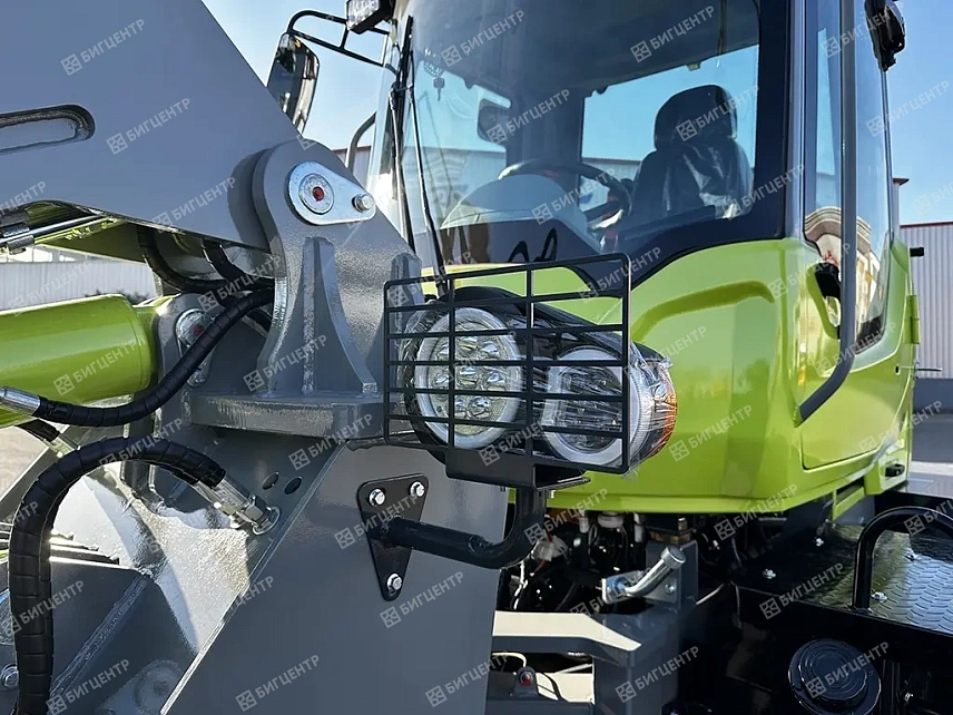 Фронтальный погрузчик с телескопической стрелой FORWARD TL3009