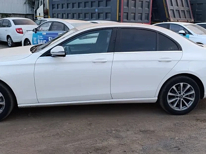 Легковой авто Mercedes-Benz E седан 4523 - (АЛ)