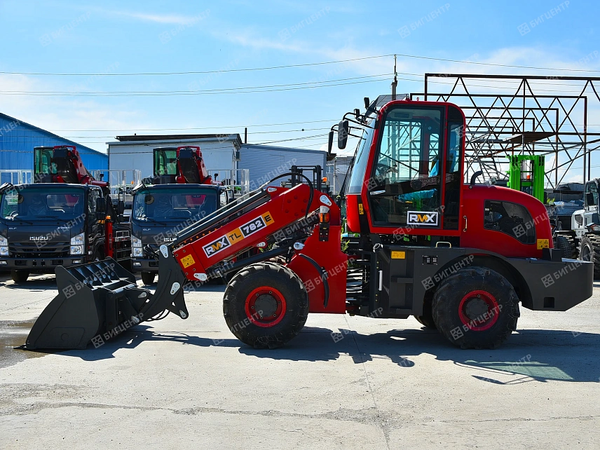 Фронтальный погрузчик с телескопической стрелой RMX TL782E