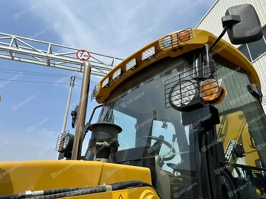 Экскаватор-погрузчик SHANMON 388H-III Carraro