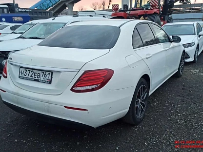 Легковой авто Mercedes-Benz E седан 5654 - (АЛ)