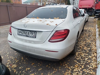 Легковой авто Mercedes-Benz E седан 4366 - (АЛ)