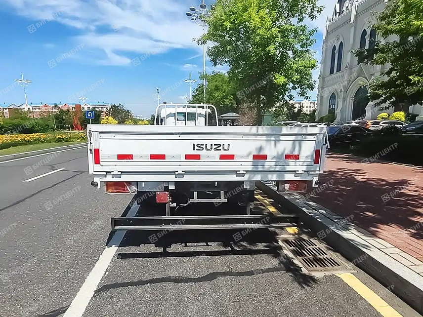 Бортовой грузовик ISUZU ELF 6т