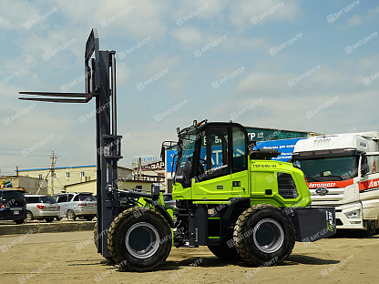 Фронтальный погрузчик с вилами FORMANN TEF640-III 