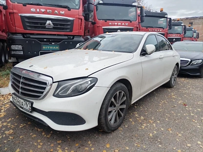 Легковой авто Mercedes-Benz E седан 4366 - (АЛ)