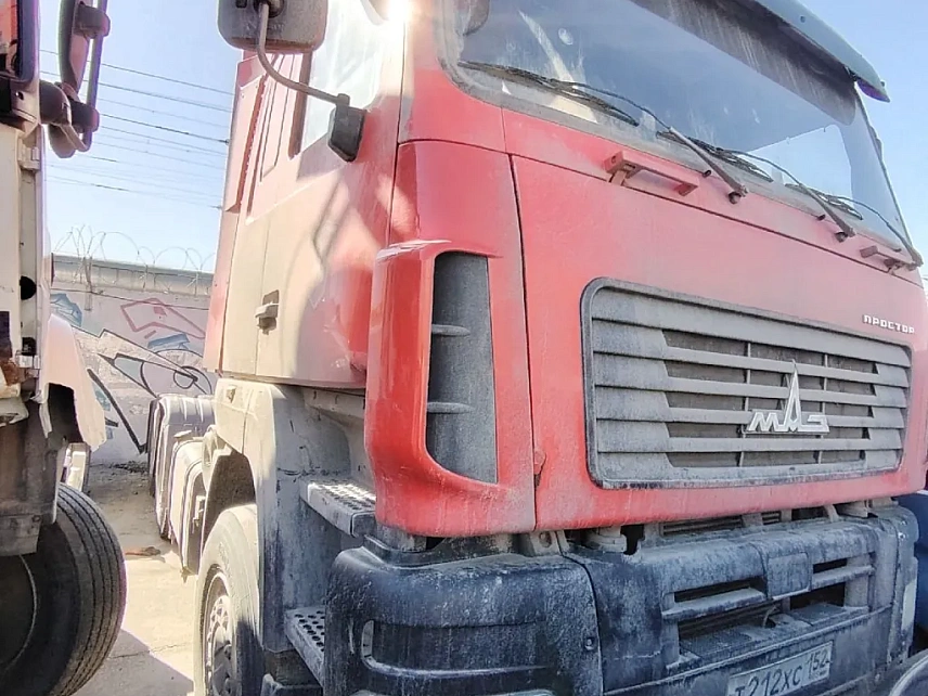 Тягач седельный МАЗ 643028-570-020 000007906 - (АЛ)