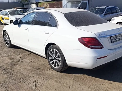 Легковой авто Mercedes-Benz E седан 5422 - (АЛ)