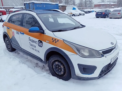 Легковой авто KIA Rio X-Line 6735 - (АЛ)