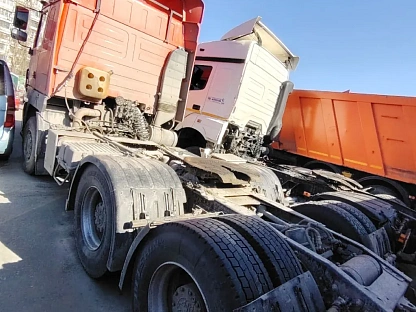 Тягач седельный МАЗ 643028-570-020 000007906 - (АЛ)