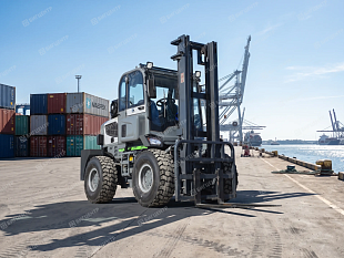 Фронтальный погрузчик с вилами FORMANN TER620-III