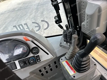 Экскаватор-погрузчик SHANMON 388H-III Carraro