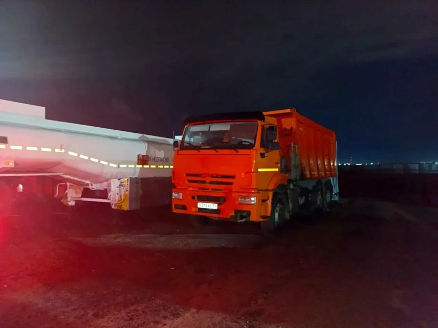 Самосвал КАМАЗ 6520-53 000008049 - (АЛ)