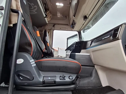 Тягач седельный Sitrak ZZ4186V391HE 000007532 - (АЛ)
