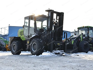 Фронтальный погрузчик с вилами FORMANN TER835-III