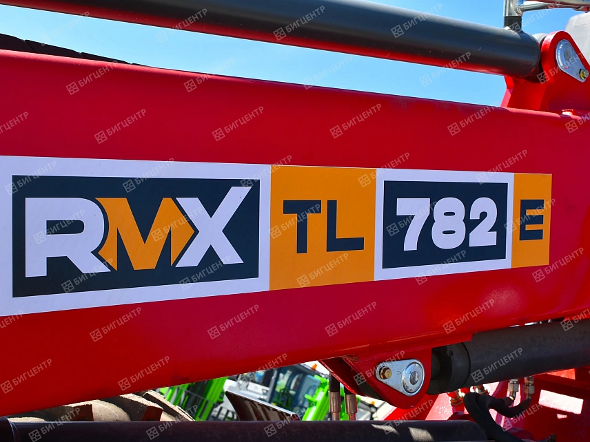 Фронтальный погрузчик с телескопической стрелой RMX TL782E