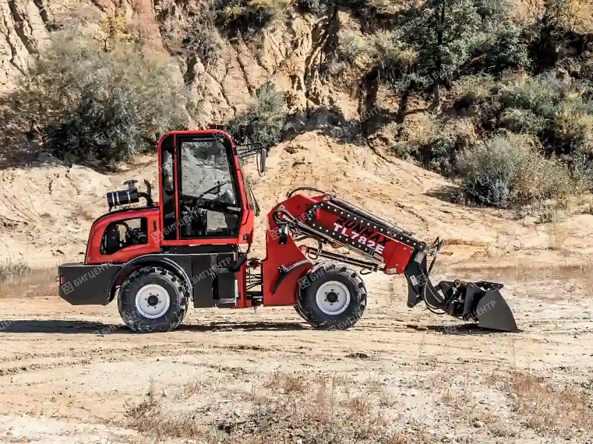 Фронтальный погрузчик с телескопической стрелой RMX TL782E
