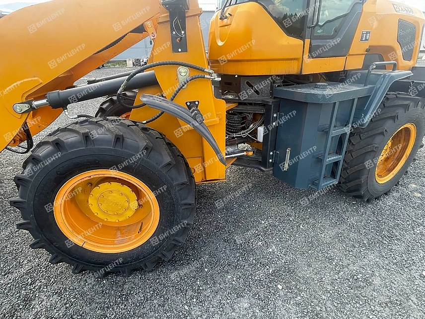 Фронтальный погрузчик AMUR DK630 ***1202