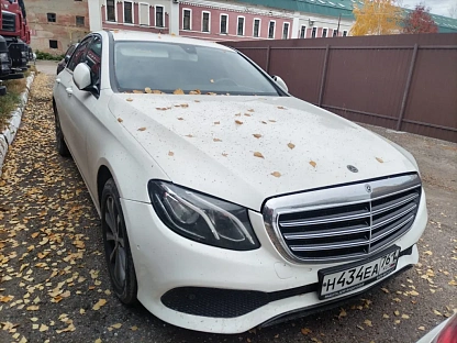 Легковой авто Mercedes-Benz E седан 4366 - (АЛ)