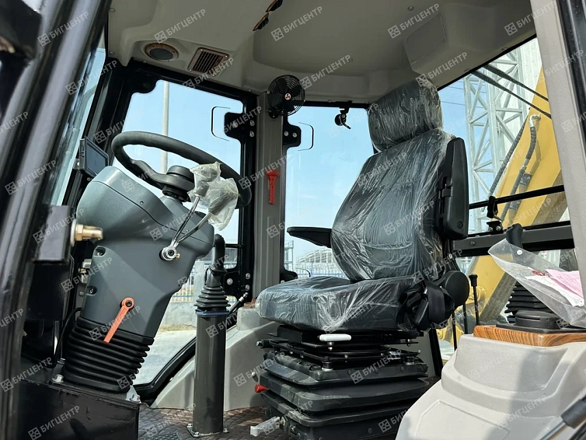 Экскаватор-погрузчик SHANMON 388-II